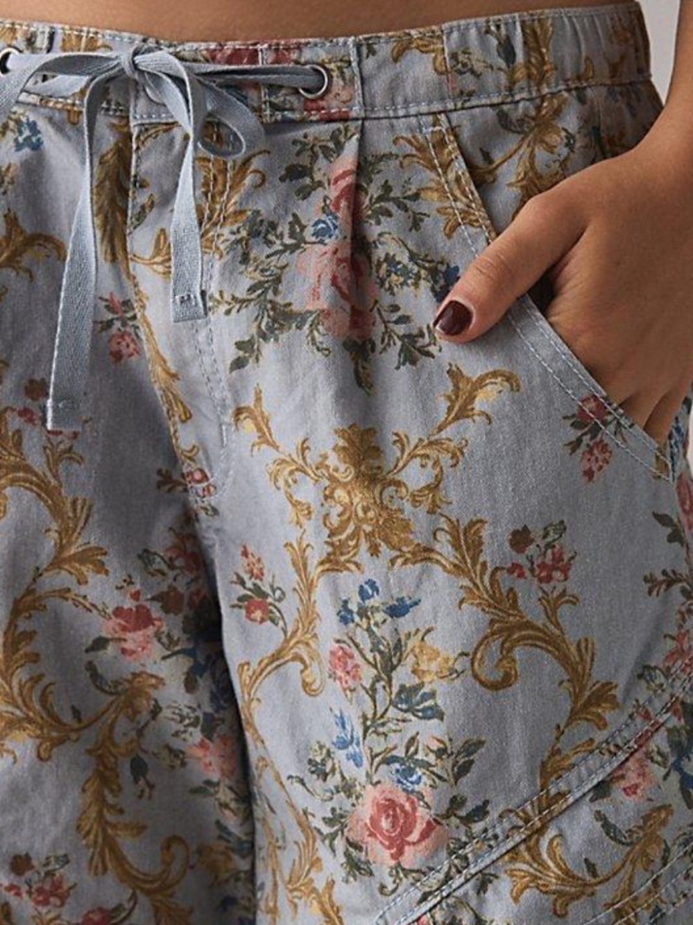 NWT Urban Outfitters BDG Baggy Barrel Leg Cargo Pants in Wallpaper Floral Print - Picture 2 of 3